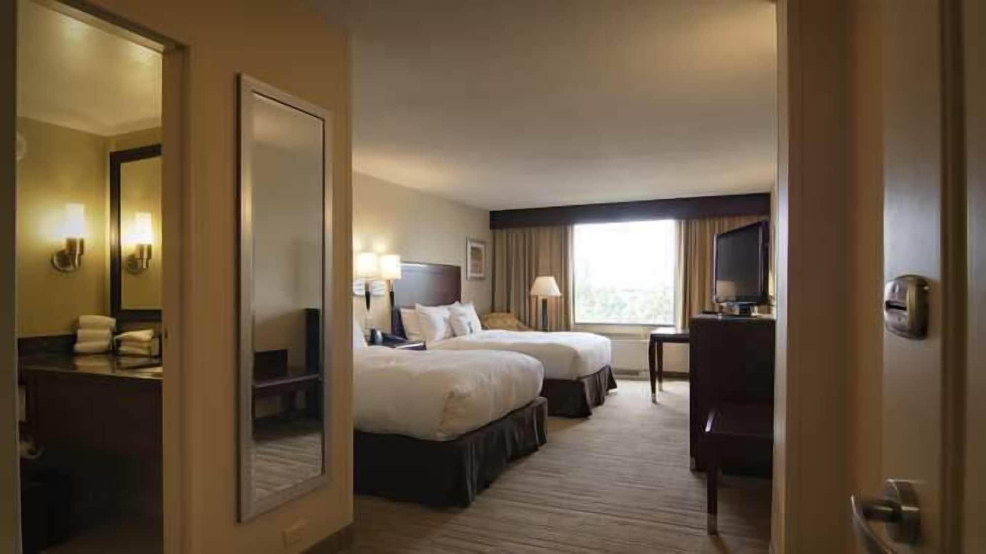 Doubletree By Hilton Hotel Denver - Thornton Ngoại thất bức ảnh